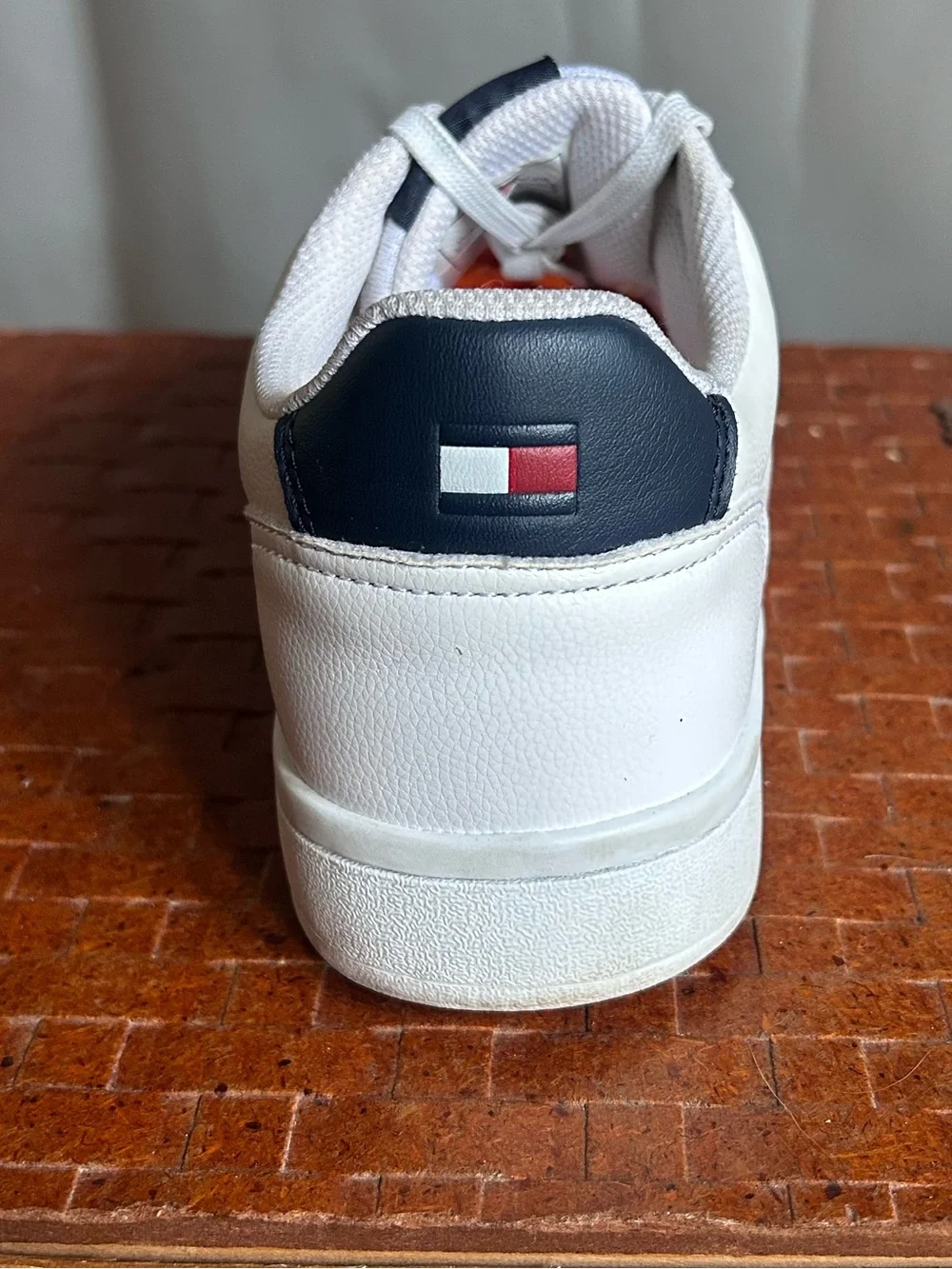 Tommy Hilfiger Lason Sneakers Men’s Size 8 White Vegan Leather Casual Shoes Prep